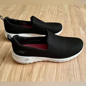 Sketchers slip on sneakers